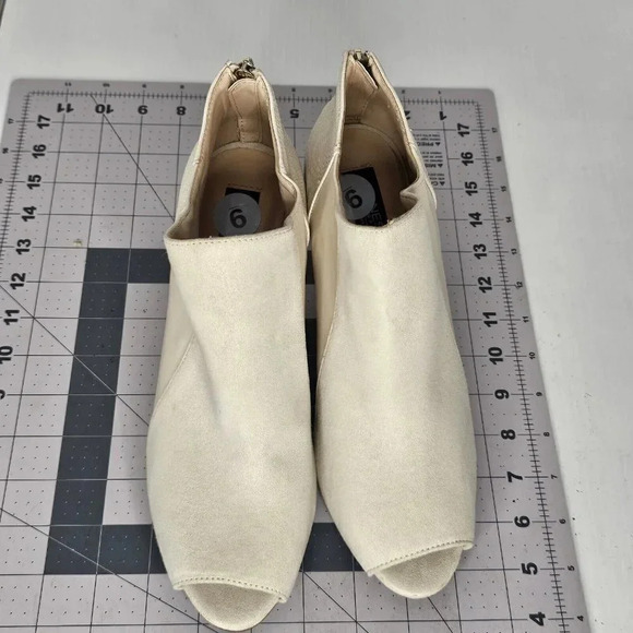 Jones New York sz9M Cream Ankle bootie Peep Toe Heels Back Zipper Resortwear - Picture 7 of 9